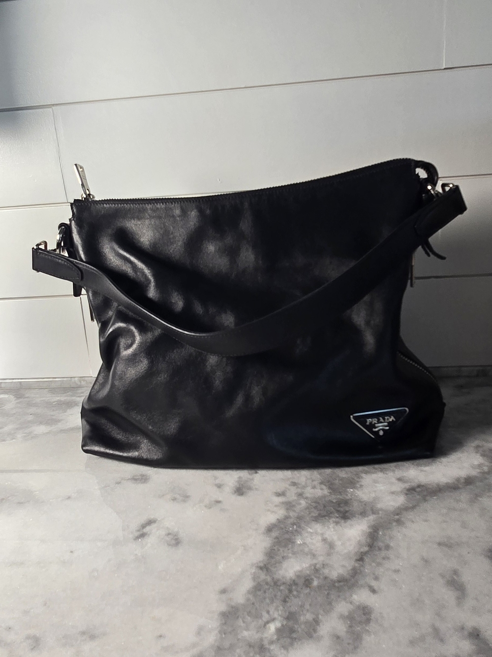 Prada Soft Calf Black Leather Shoulder Tote Vingage Beautiful Bag w Dust Bag - Picture 2 of 9